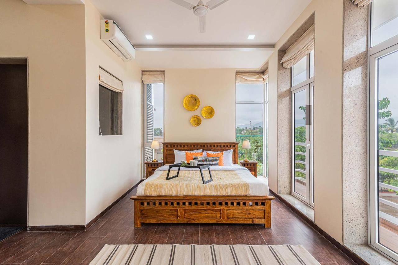 Sierra Skies By Stayvista - A Mountain-View Villa Featuring A Rooftop Swimming Pool, Jacuzzi, Turf, And A Gym For An Elevated Stay 罗纳瓦拉 外观 照片