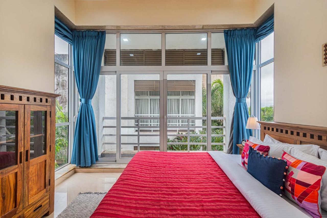 Sierra Skies By Stayvista - A Mountain-View Villa Featuring A Rooftop Swimming Pool, Jacuzzi, Turf, And A Gym For An Elevated Stay 罗纳瓦拉 外观 照片